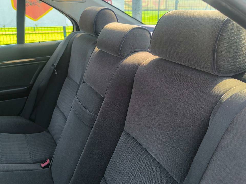 Image 31/42 of BMW 520i (1998)