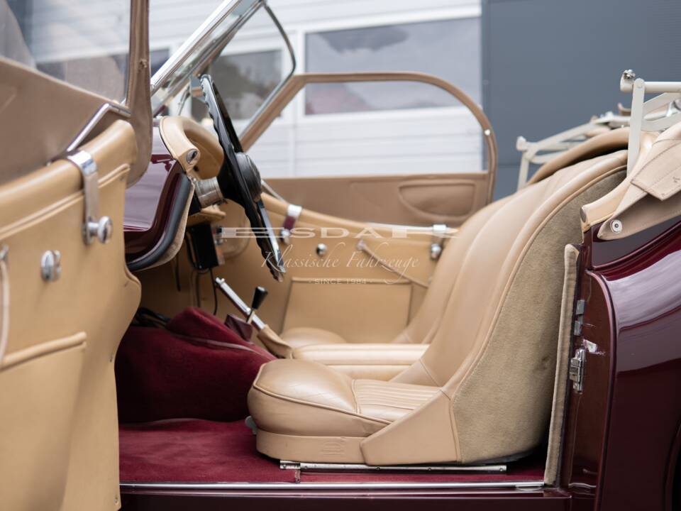 Image 28/32 de Jaguar XK 140 OTS (1955)