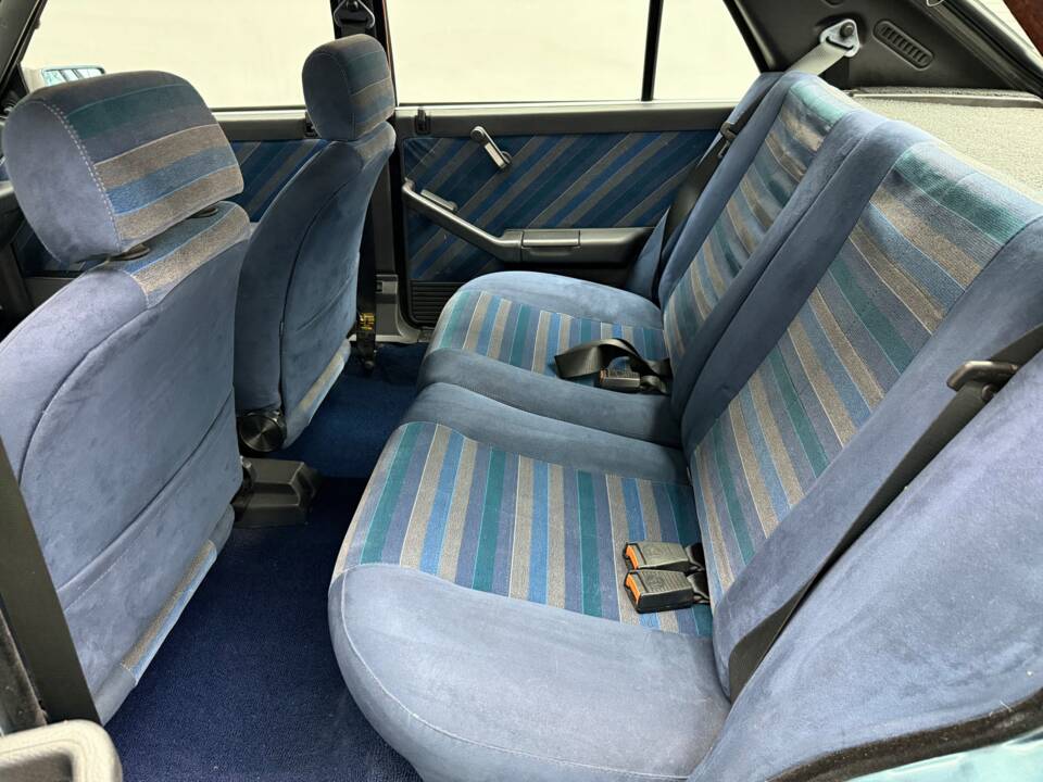Image 11/30 of Lancia Delta 1.5 LX (1991)