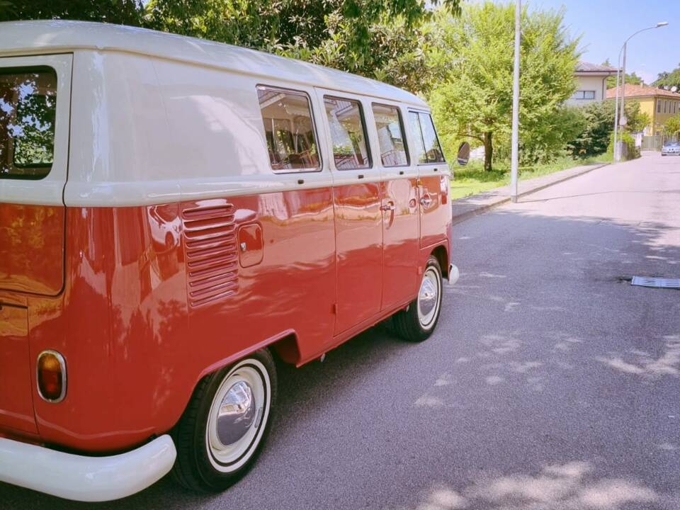 Image 2/7 of Volkswagen T1 Kombi (1965)
