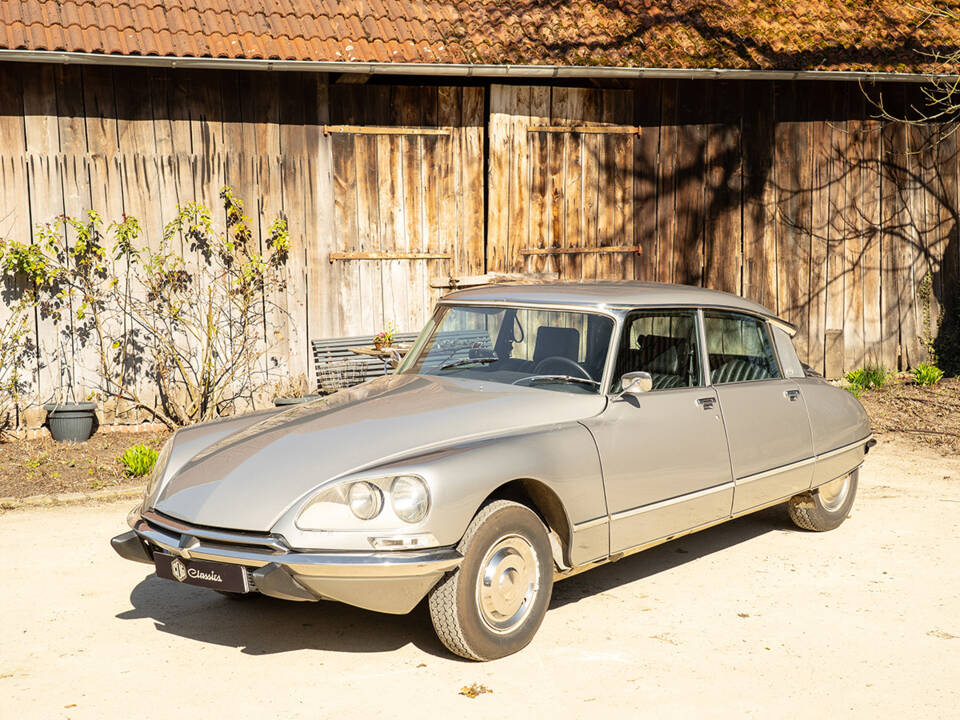 Image 3/53 of Citroën DS 23 Pallas (1972)
