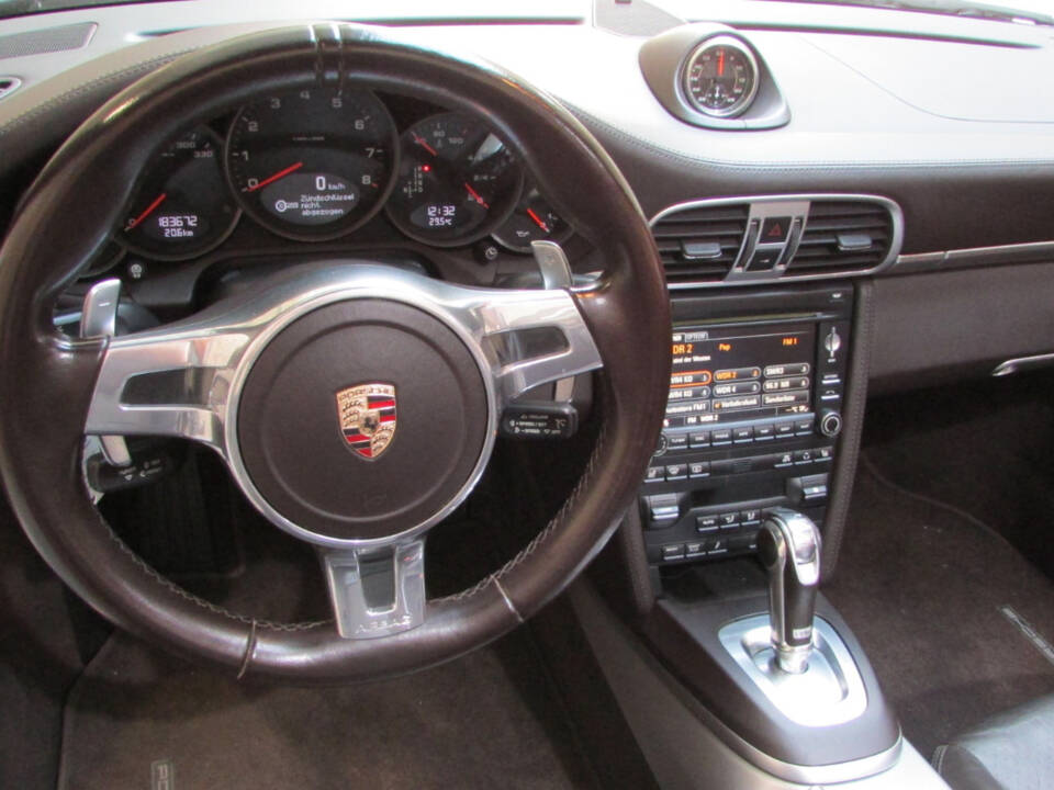 Image 12/21 of Porsche 911 Carrera 4 GTS (2012)