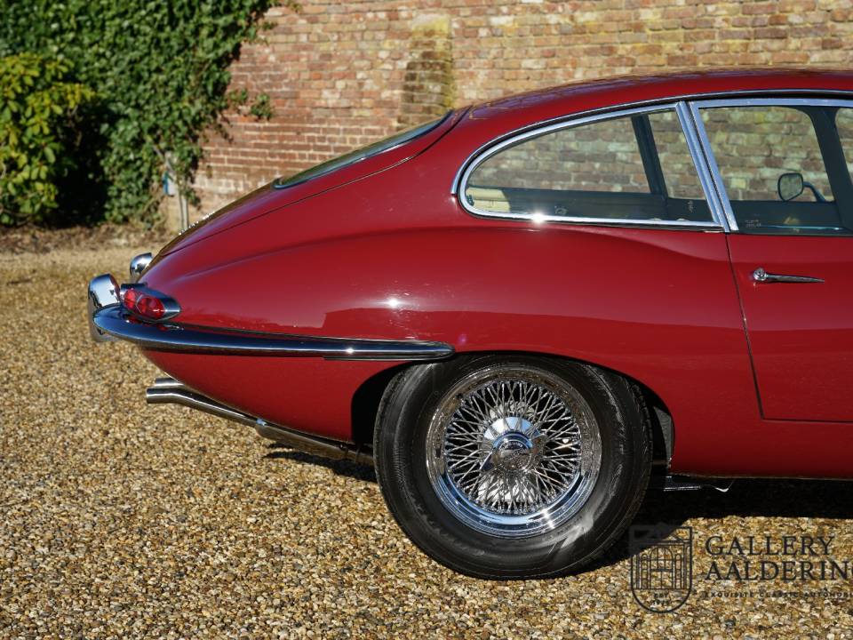Bild 25/50 von Jaguar E-Type (1968)