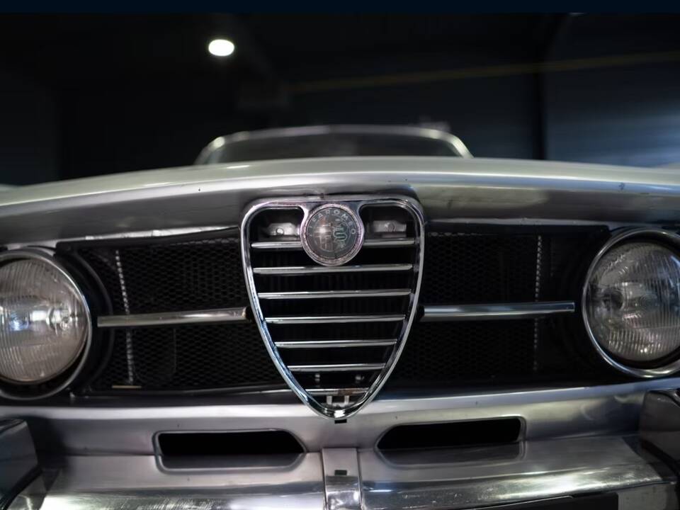Image 7/27 of Alfa Romeo 1750 GT Veloce (1970)