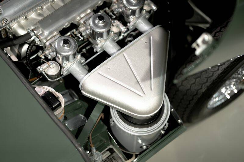 Image 41/50 de Jaguar Type E 4.2 (1966)