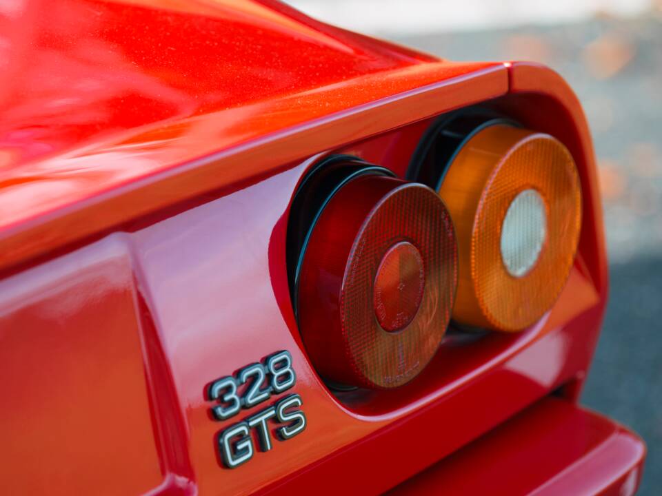 Afbeelding 8/41 van Ferrari 328 GTS (1989)