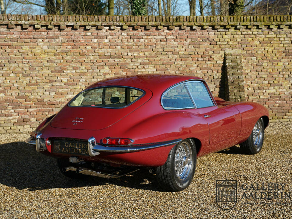 Image 41/50 de Jaguar E-Type (1968)