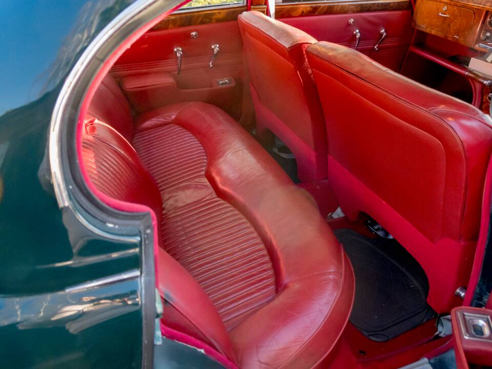 Image 30/33 of Jaguar Type S 3.4 (1968)