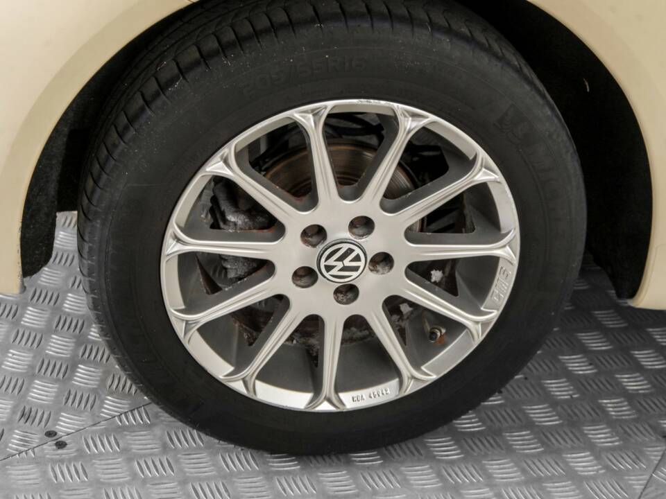 Imagen 26/48 de Volkswagen New Beetle 1.6 (2004)
