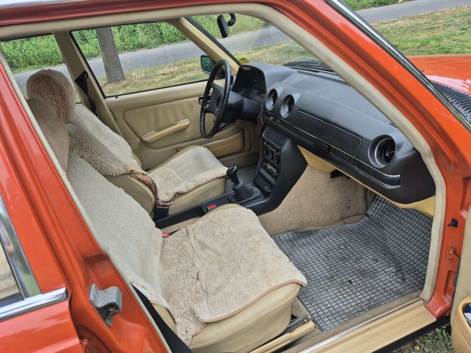 Image 18/41 of Mercedes-Benz 200 D (1981)
