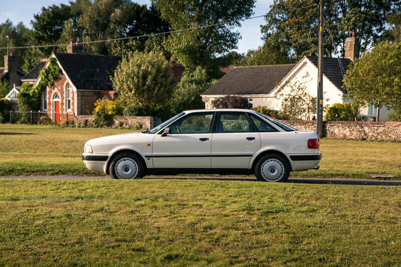 Image 20/50 of Audi 80 - 2.0 E (1993)