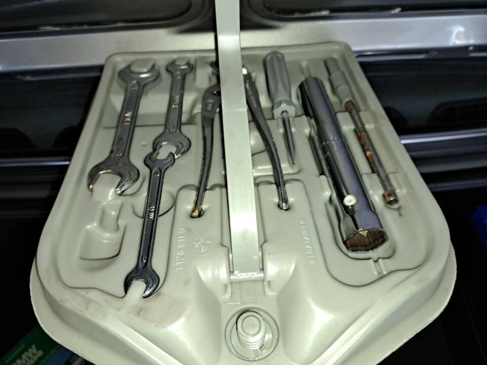 Image 15/15 of BMW 325e (1987)