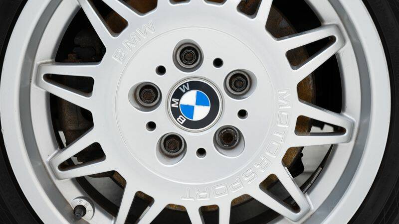 Image 13/15 of BMW M3 (1994)