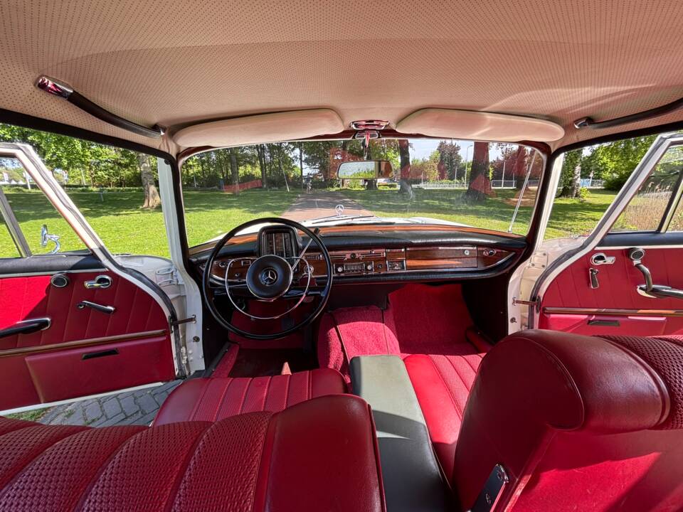 Image 11/64 of Mercedes-Benz 220 S b (1965)