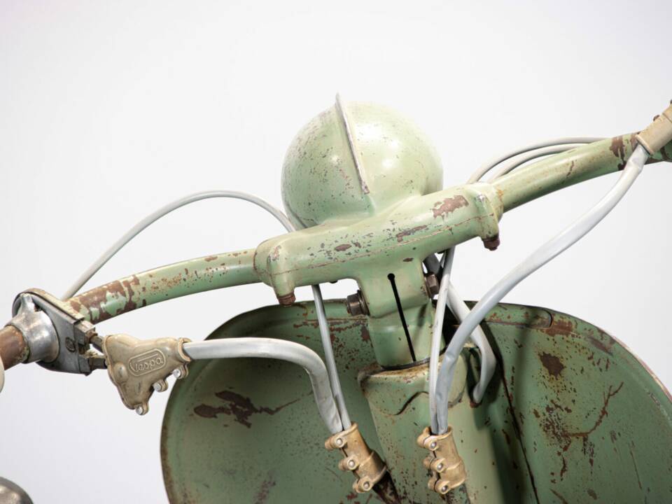 Image 14/50 de Piaggio Vespa 125 (1953)