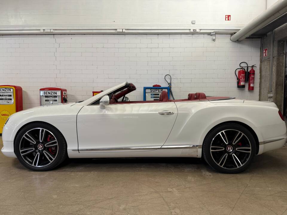 Image 17/20 of Bentley Continental GTC V8 (2012)