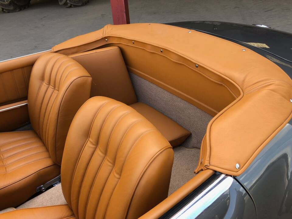 Image 4/10 of Mercedes-Benz 190 SL (1957)