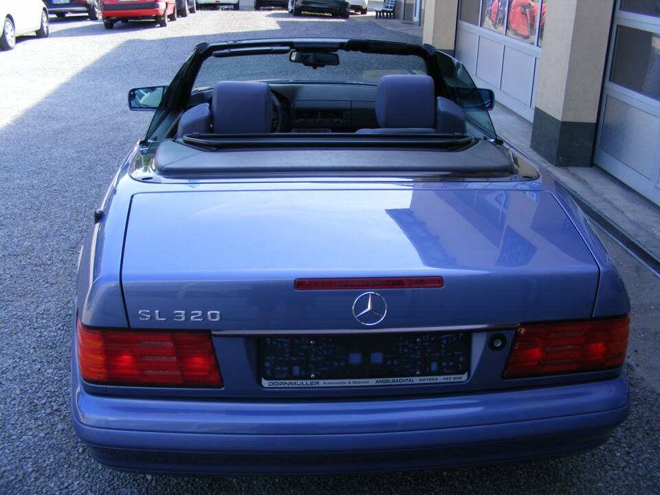 Immagine 29/39 di Mercedes-Benz SL 320 (1997)