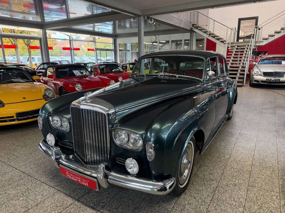 Image 27/36 of Bentley S 3 (1965)