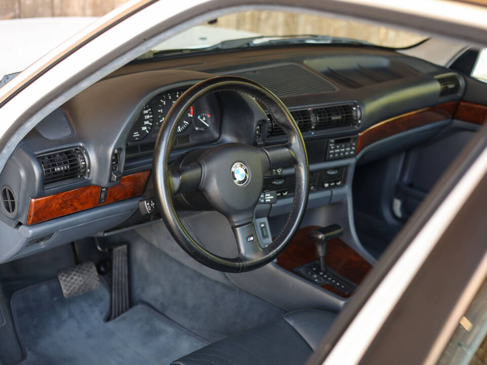 Bild 6/70 von BMW 735i (1991)