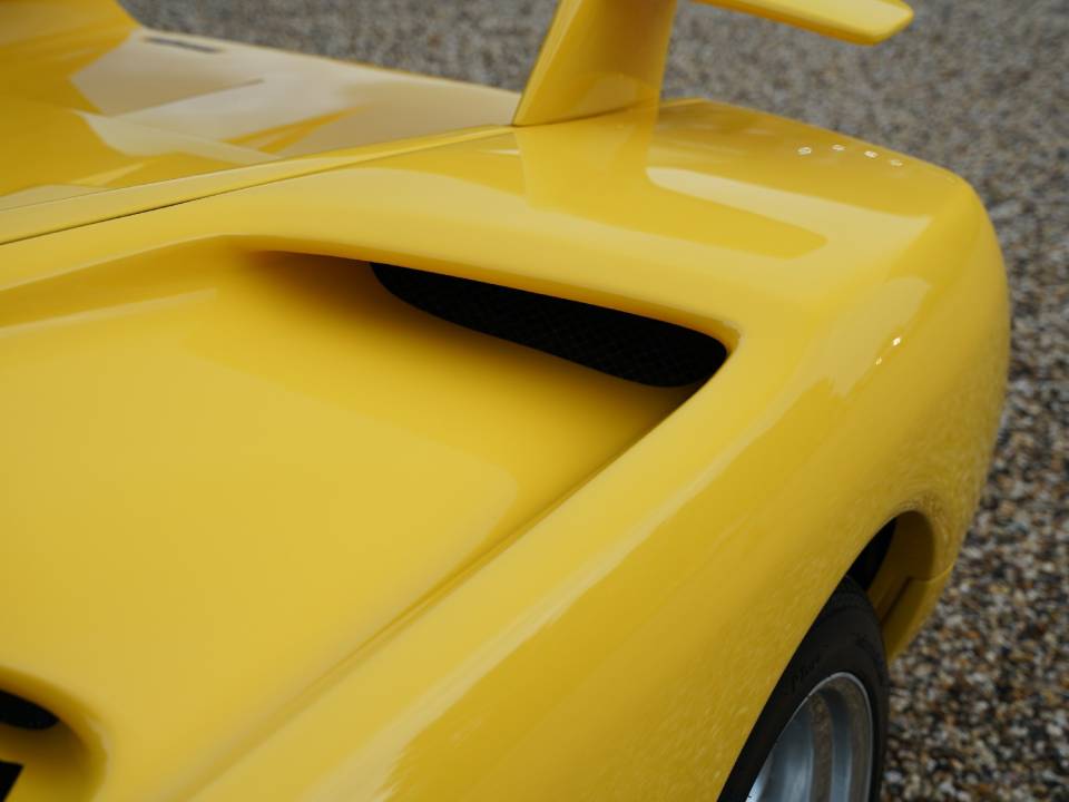 Image 27/50 of Lamborghini Diablo (1991)