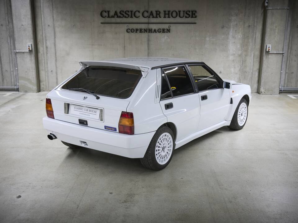 Image 54/93 of Lancia Delta HF Integrale Evoluzione I (1992)