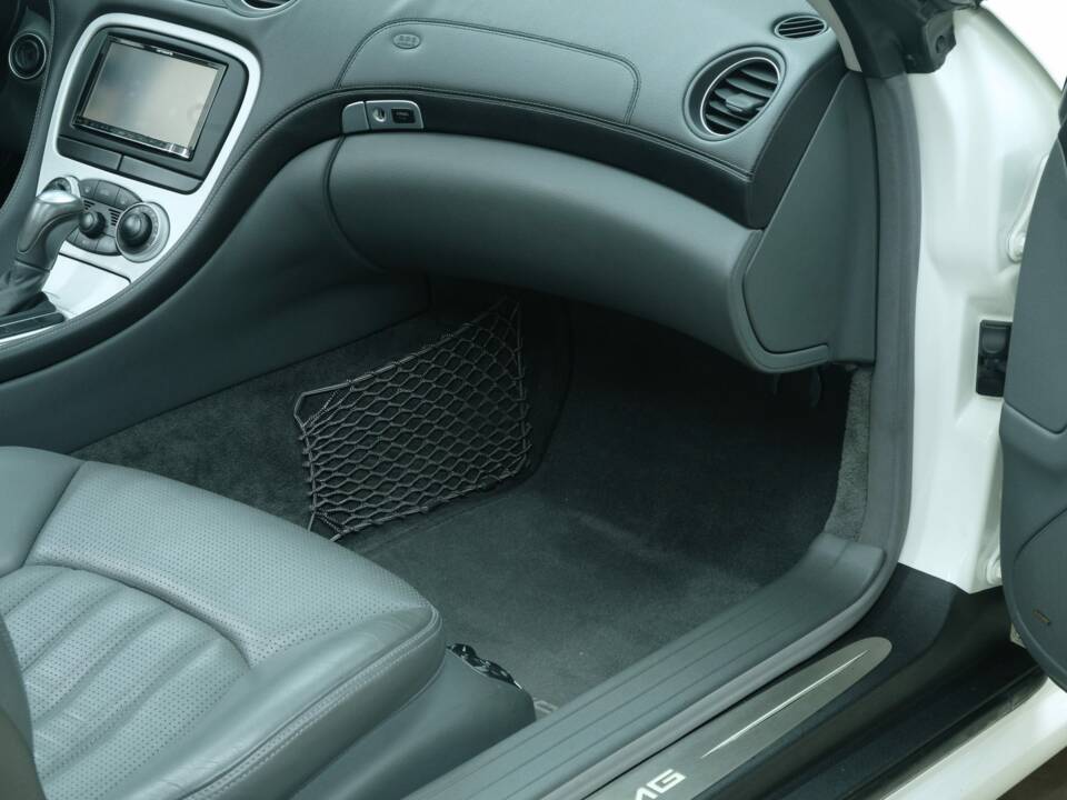 Image 41/50 of Mercedes-Benz SL 55 AMG (2003)