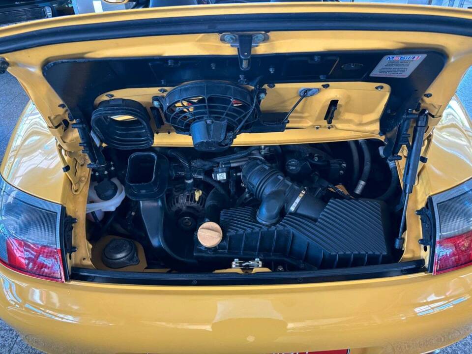 Image 27/30 of Porsche 911 Carrera (1999)