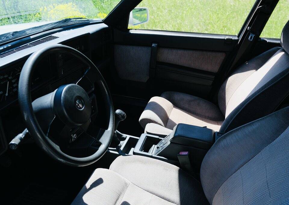 Image 2/8 of Alfa Romeo 75 1.8 Turbo (1986)