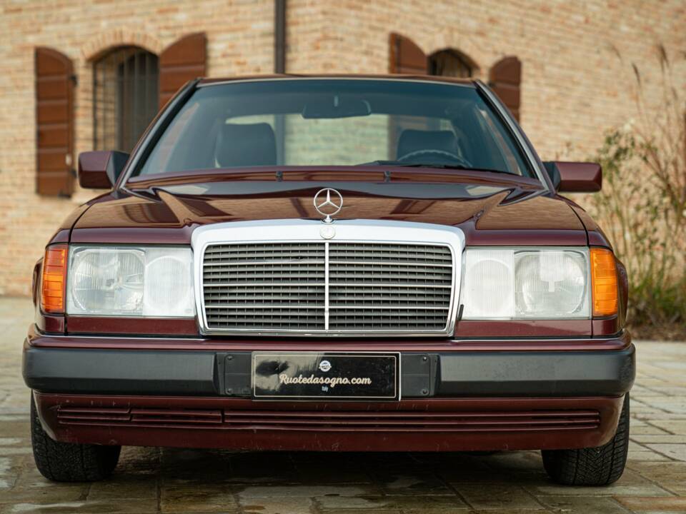 Image 3/50 of Mercedes-Benz 300 CE-24 (1991)