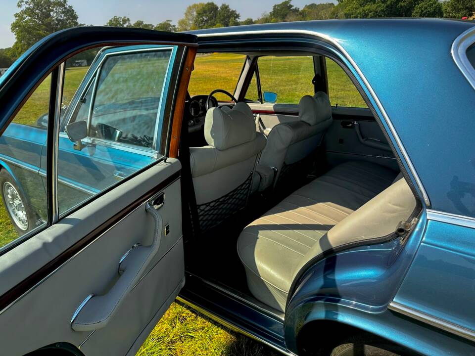 Image 35/57 de Mercedes-Benz 280 SE 3,5 (1972)