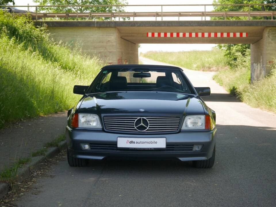 Image 26/39 de Mercedes-Benz 280 SL (1900)