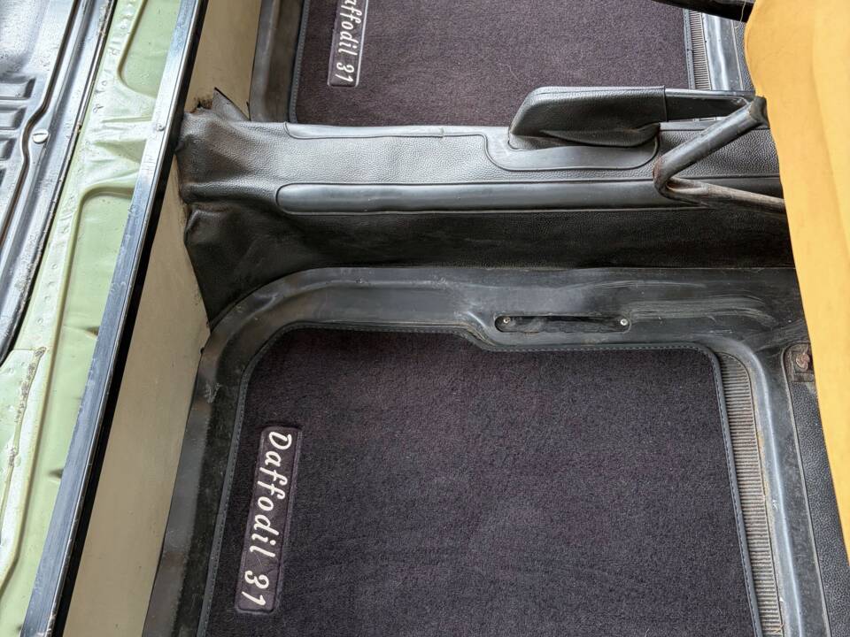 Image 6/13 of DAF Daffodil 31 (1964)