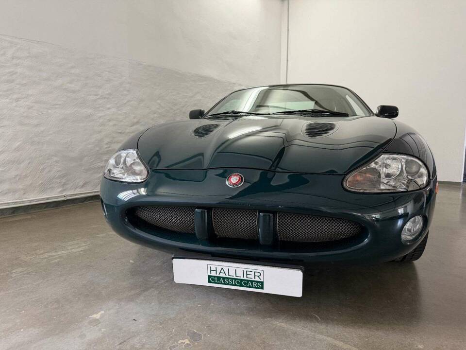 Image 4/26 of Jaguar XKR (2000)