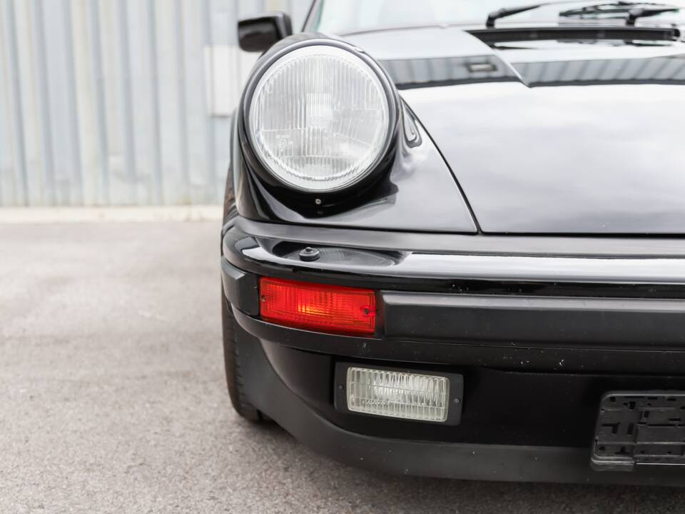 Image 102/108 de Porsche 911 Carrera 3.2 (1989)