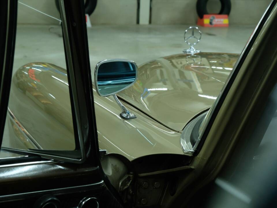 Image 26/50 of Mercedes-Benz 300 SE (1964)
