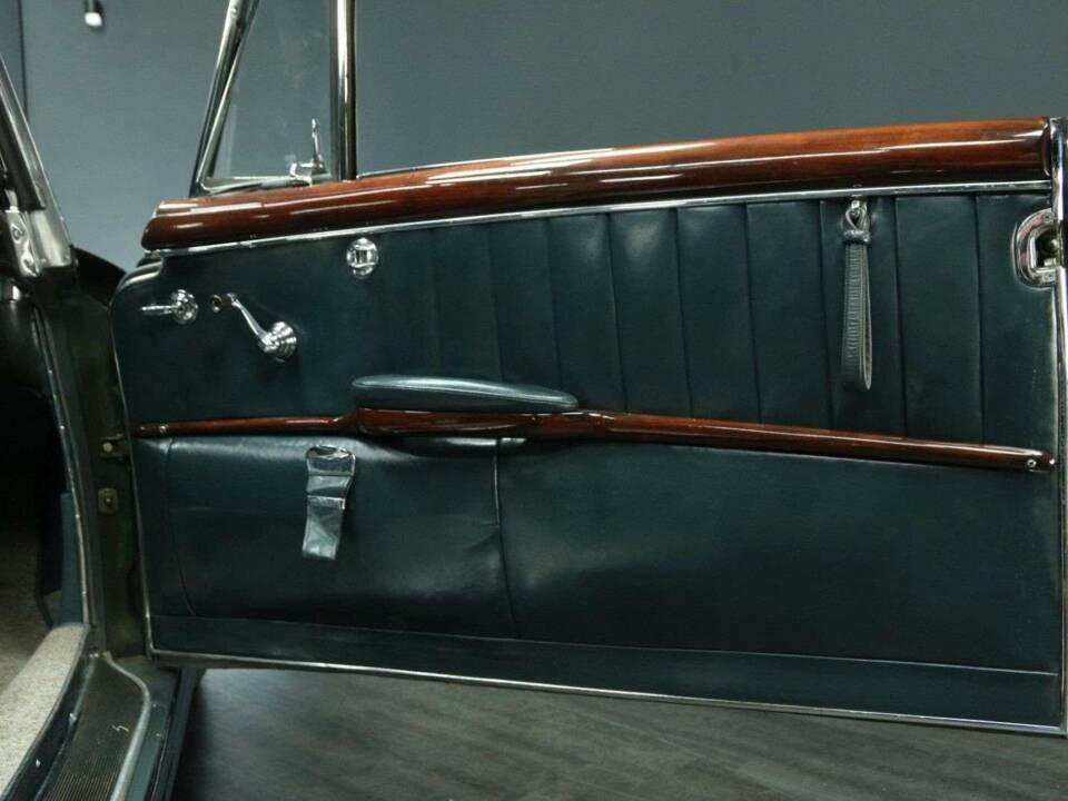 Bild 28/49 von Mercedes-Benz 220 SE (1960)