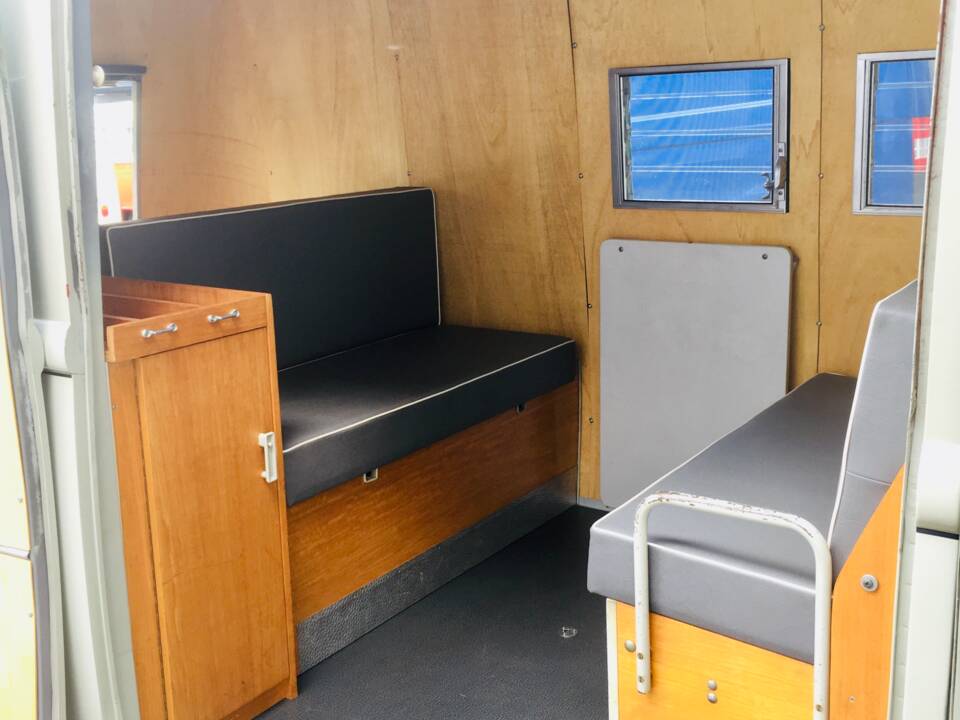 Image 6/23 of Volkswagen T1 minibus (1964)
