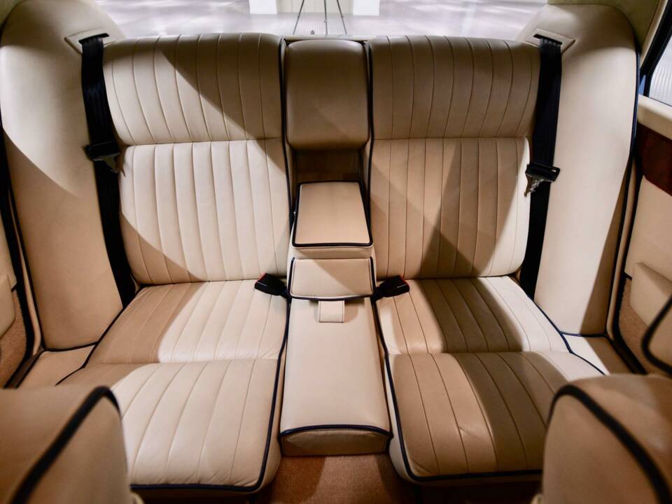 Imagen 39/50 de Aston Martin Lagonda (1989)