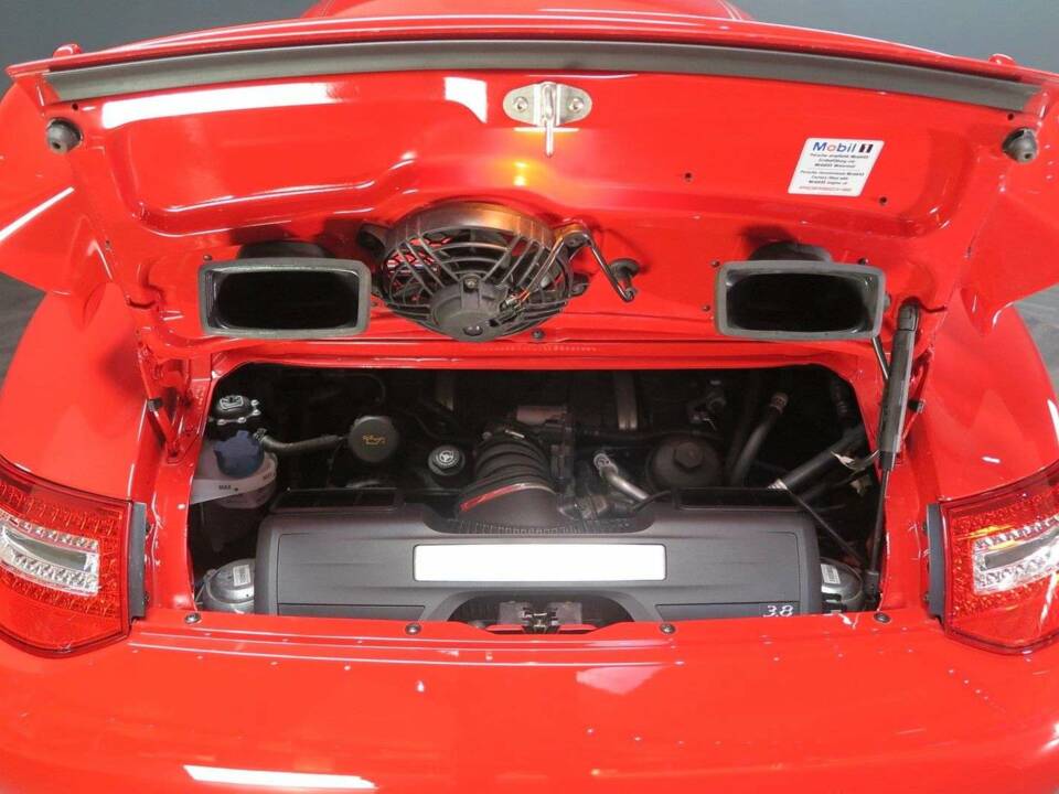 Image 30/50 of Porsche 911 Carrera 4S (2011)
