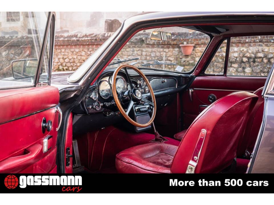 Image 9/15 of Aston Martin DB 6 Vantage (1967)