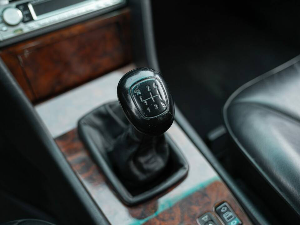 Bild 33/49 von Mercedes-Benz 320 E (1993)