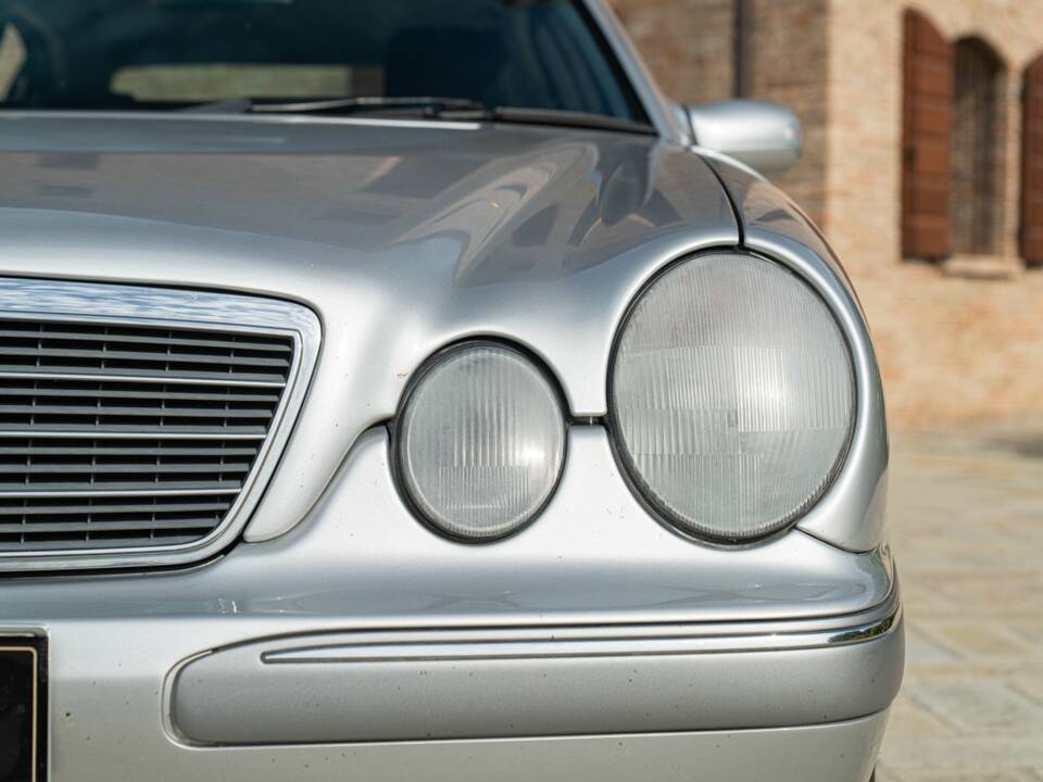 Image 21/50 of Mercedes-Benz E 430 (2000)