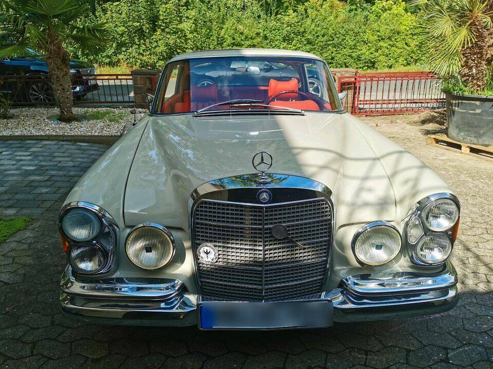 Immagine 1/12 di Mercedes-Benz 250 SE (1967)