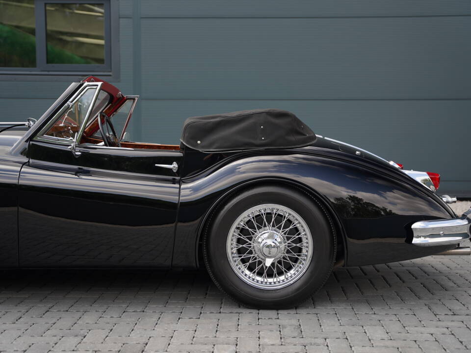 Image 10/50 of Jaguar XK 140 DHC (1956)