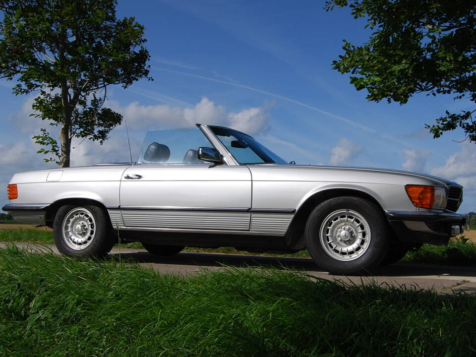 Image 7/96 of Mercedes-Benz 280 SL (1982)