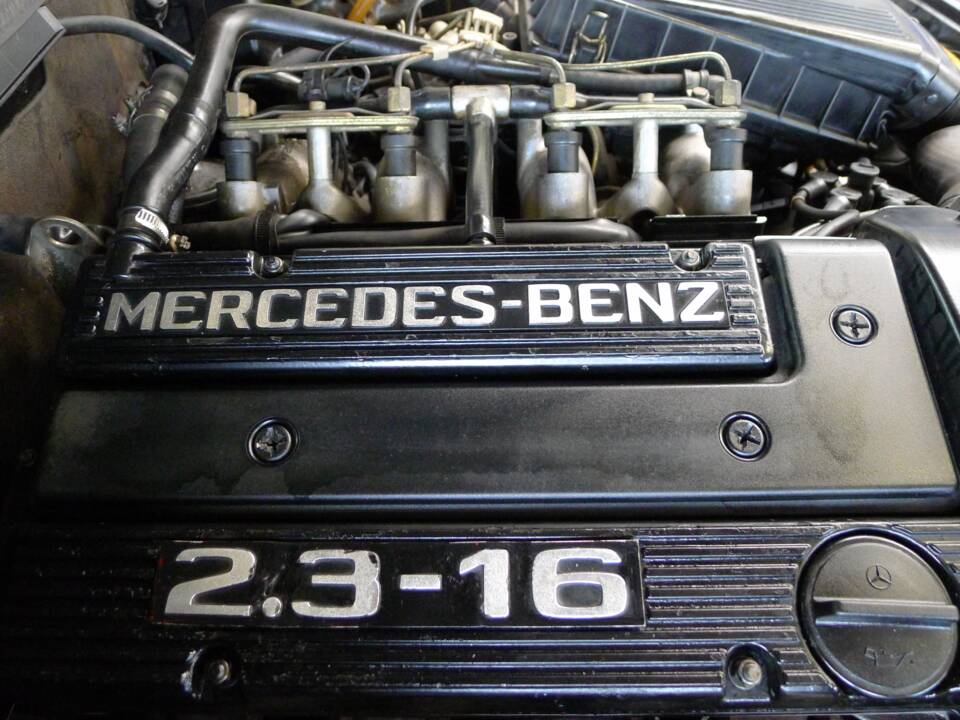 Image 2/49 of Mercedes-Benz 190 E 2.3-16 (1984)