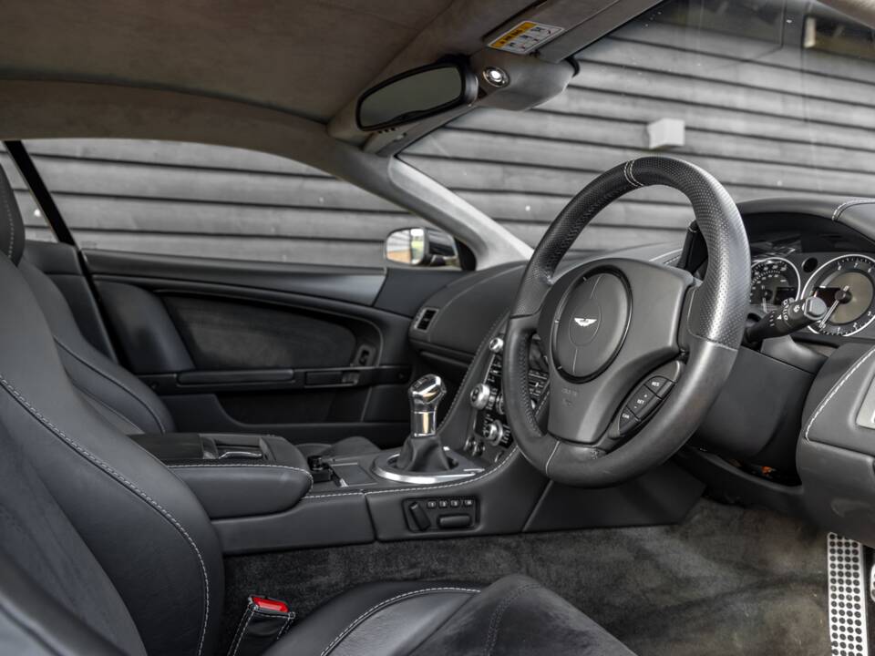 Image 24/77 of Aston Martin DBS (2009)