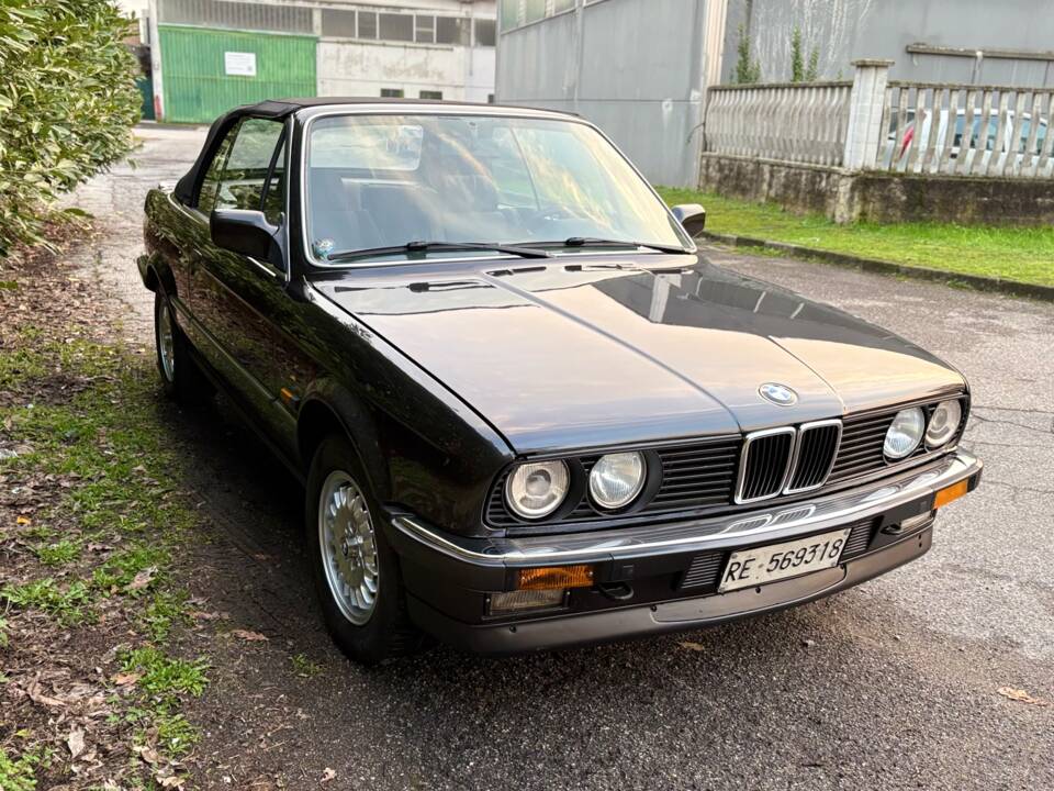 Image 6/27 of BMW 320i (1989)