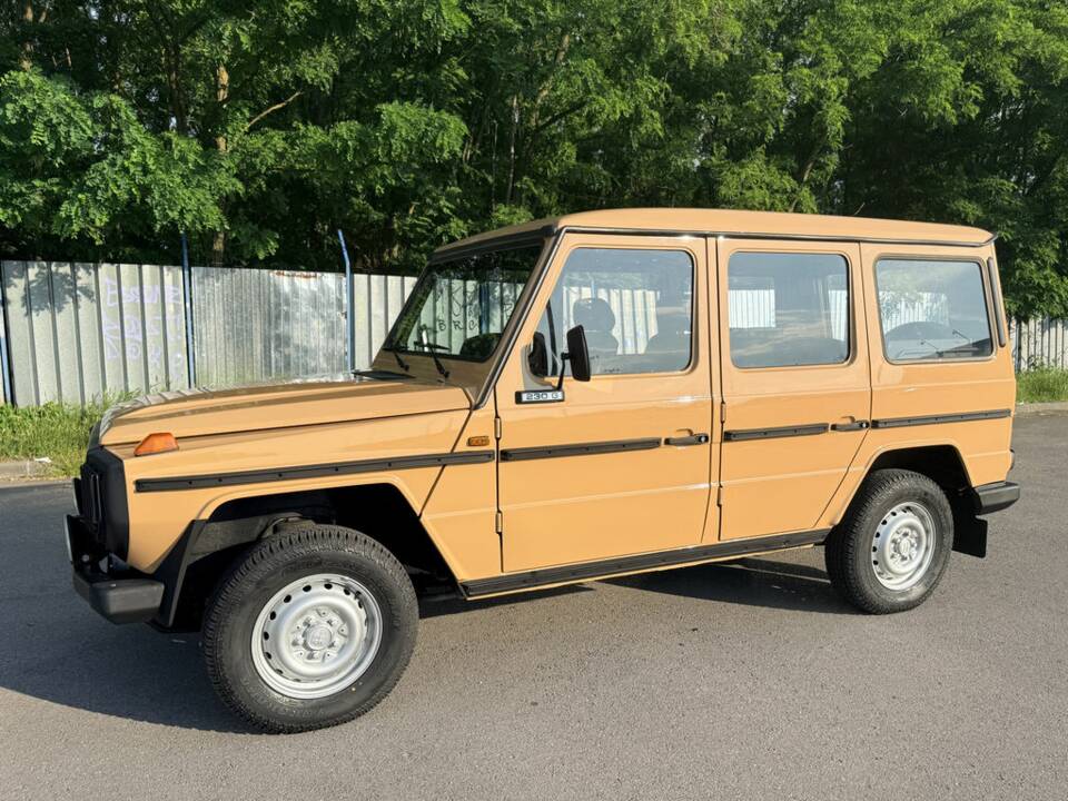 Image 3/8 de Mercedes-Benz 230 G (long) (1983)